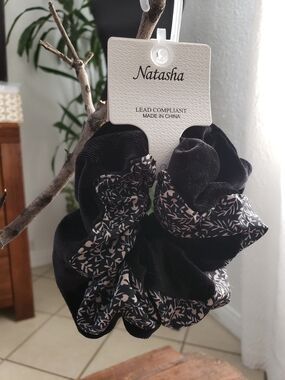 Natasha Black Velvet Floral Scrunchie Set